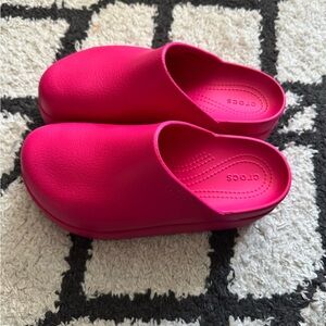 CROCS Women's Bright Pink Crocs Brand new.